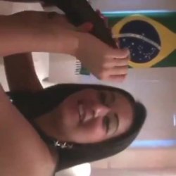 esposa diz pro corno q o pau grosso do negão vai machucar ela